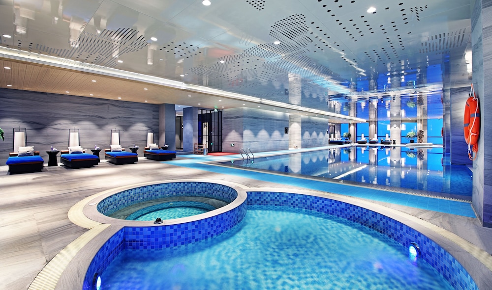 swimming pool spa