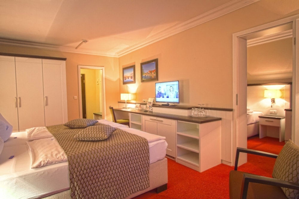 FALK SEEHOTEL PLAU AM SEE 28/50