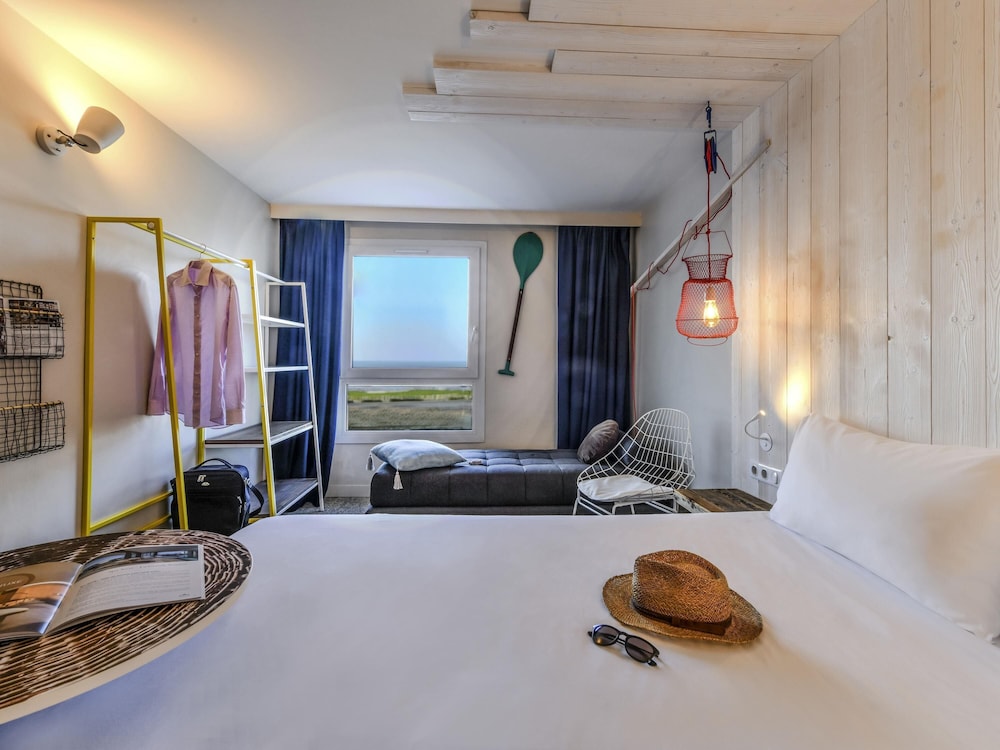 غرفة بسرير مزدوج وسرير فردي بإطلالة على البحر، Ibis Styles La Rochelle Thalasso Chatelaillon 4/6