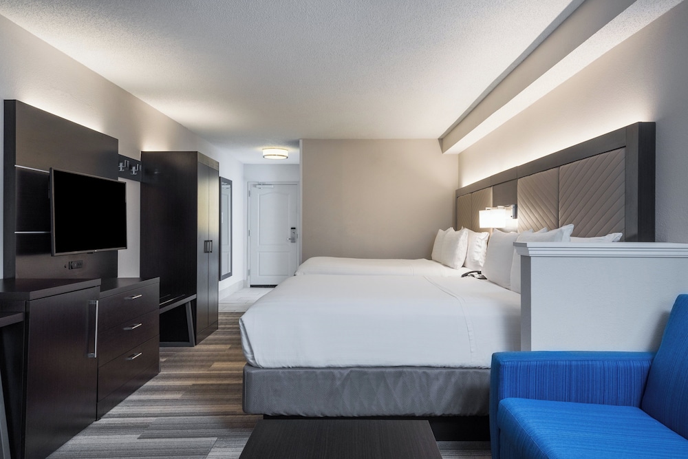 Holiday Inn Express and Suites Florence I-95 and I-20 Civic Ctr, an IHG Hotel 35/70