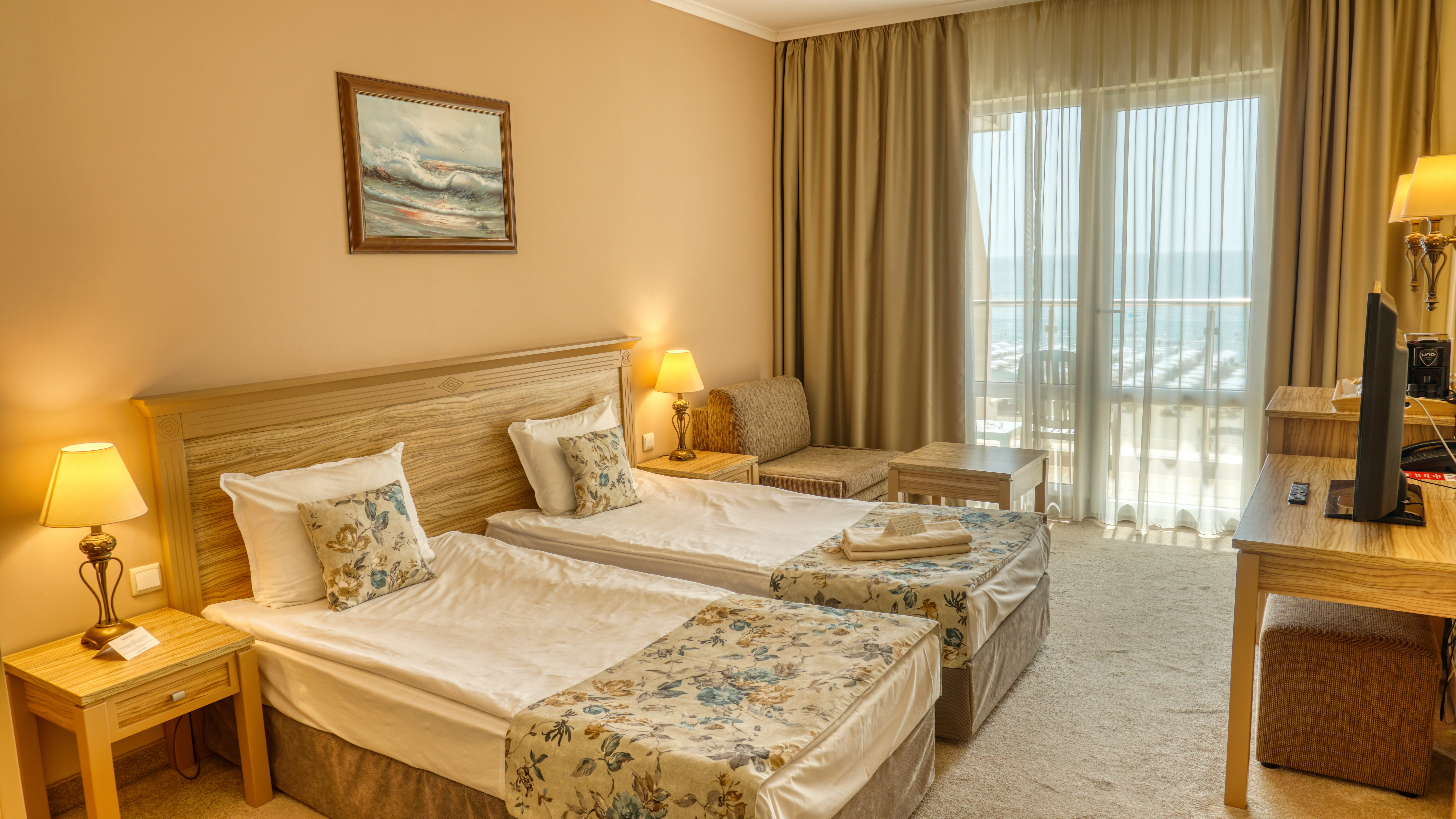 DIT Evrika Beach Club Hotel 24/68