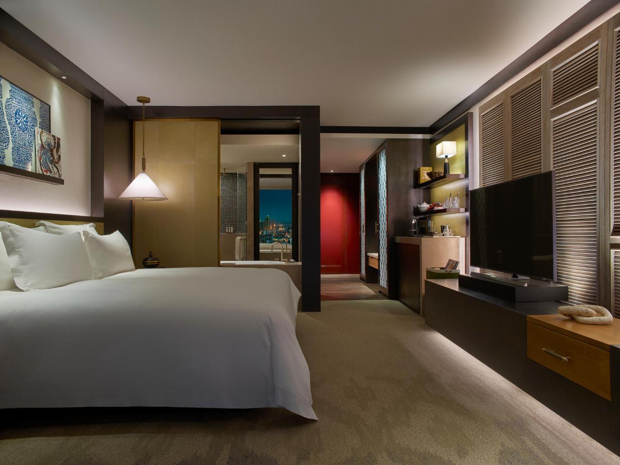 River, Premier, King Bed