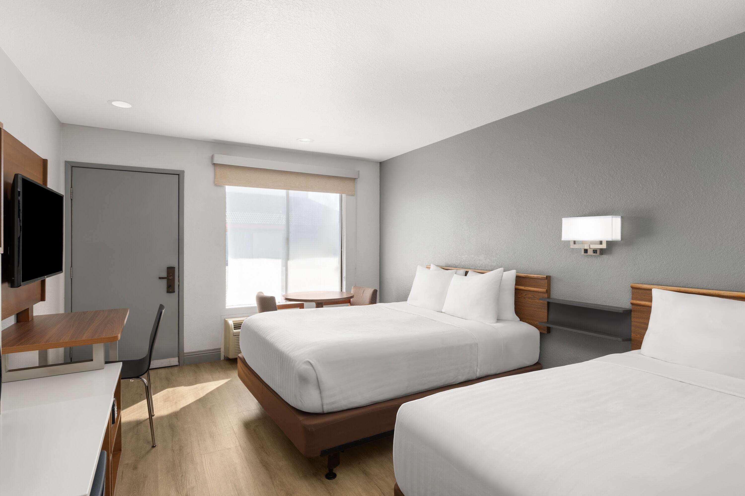 جناح استوديو بسرير كوين وسرير فردي لذوي الإعاقة، Super 8 by Wyndham Fort Bragg 2/4