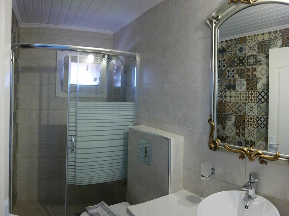 Avra Hotel 69/71