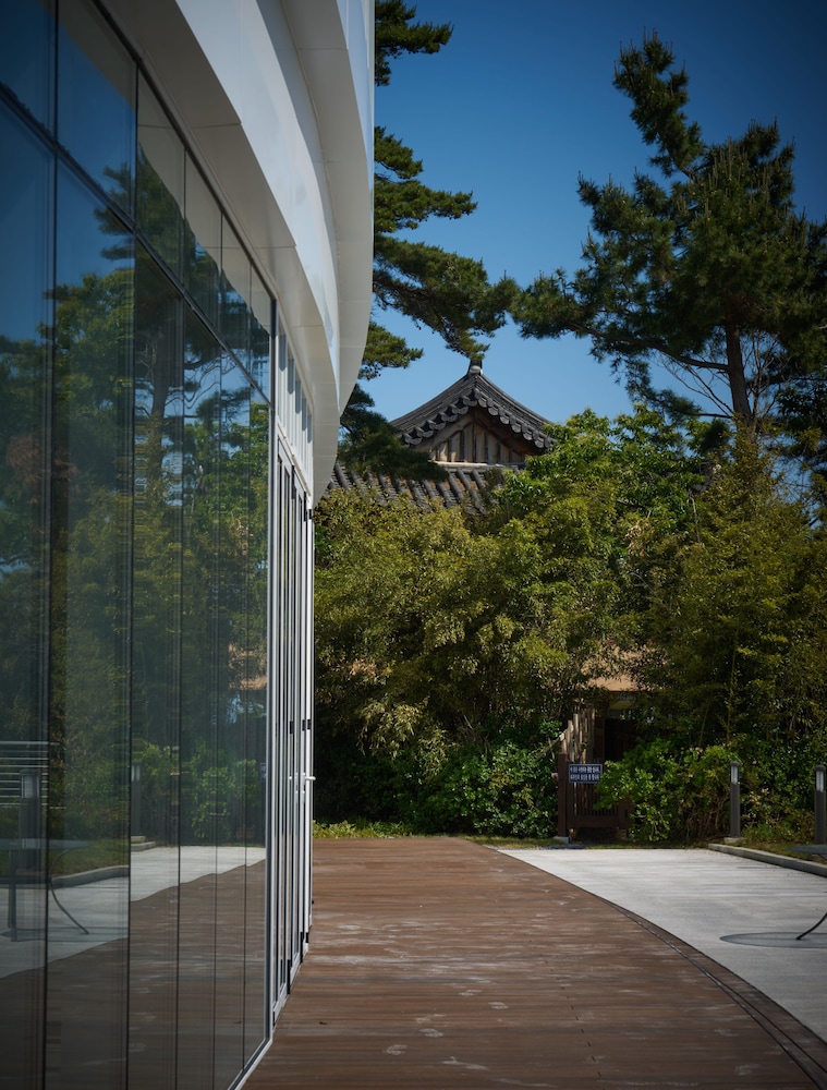 Naksan Beach Hotel 42/48