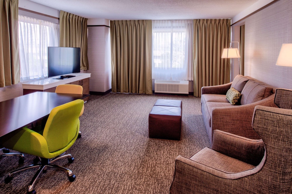 Hilton Garden Inn Detroit Southfield 72/84