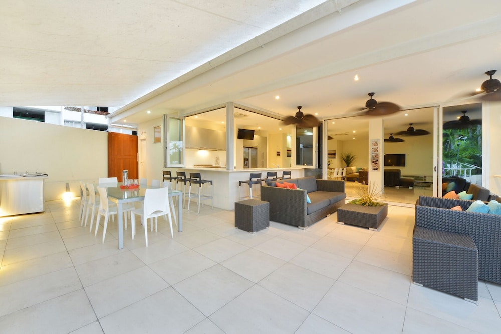 Club Tropical Resort 6/50