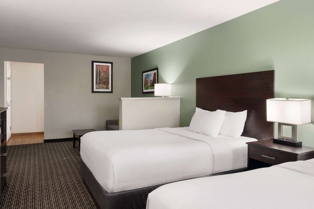 Wingate by Wyndham Cedar City 14/50