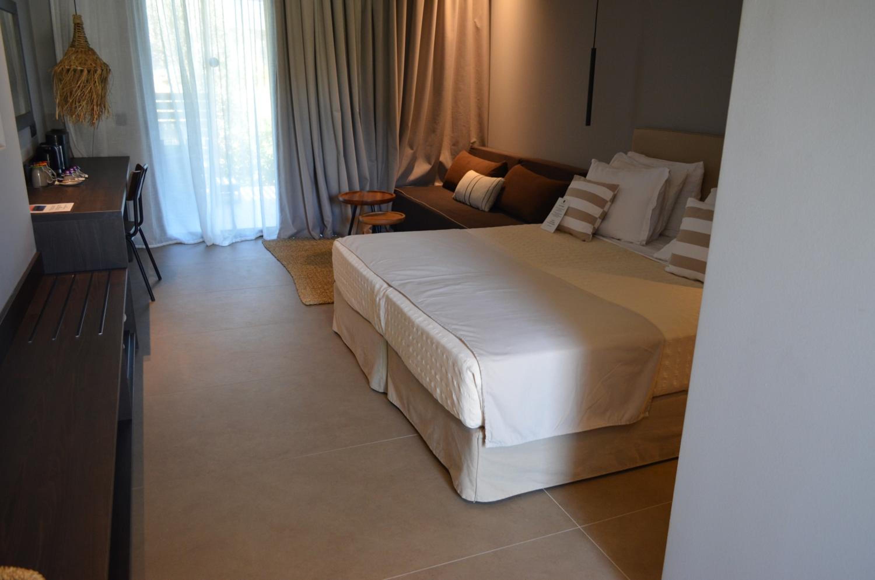 COOKS CLUB IALYSOS RHODES ADULTS ONLY 27/83