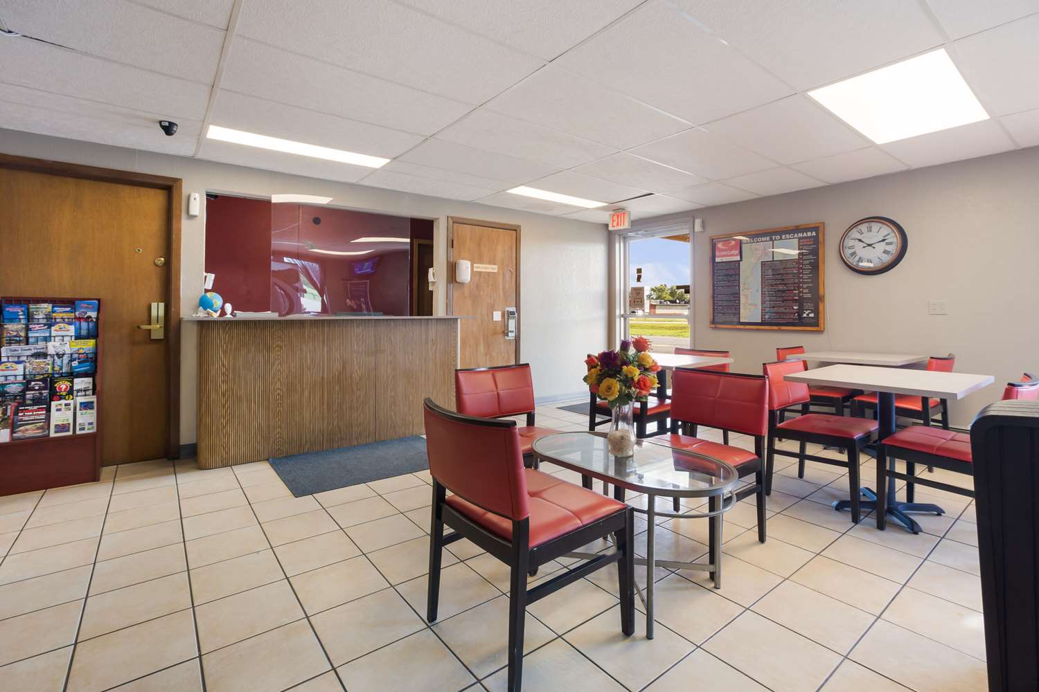 Econo Lodge Inn & Suites Escanaba North 10/14