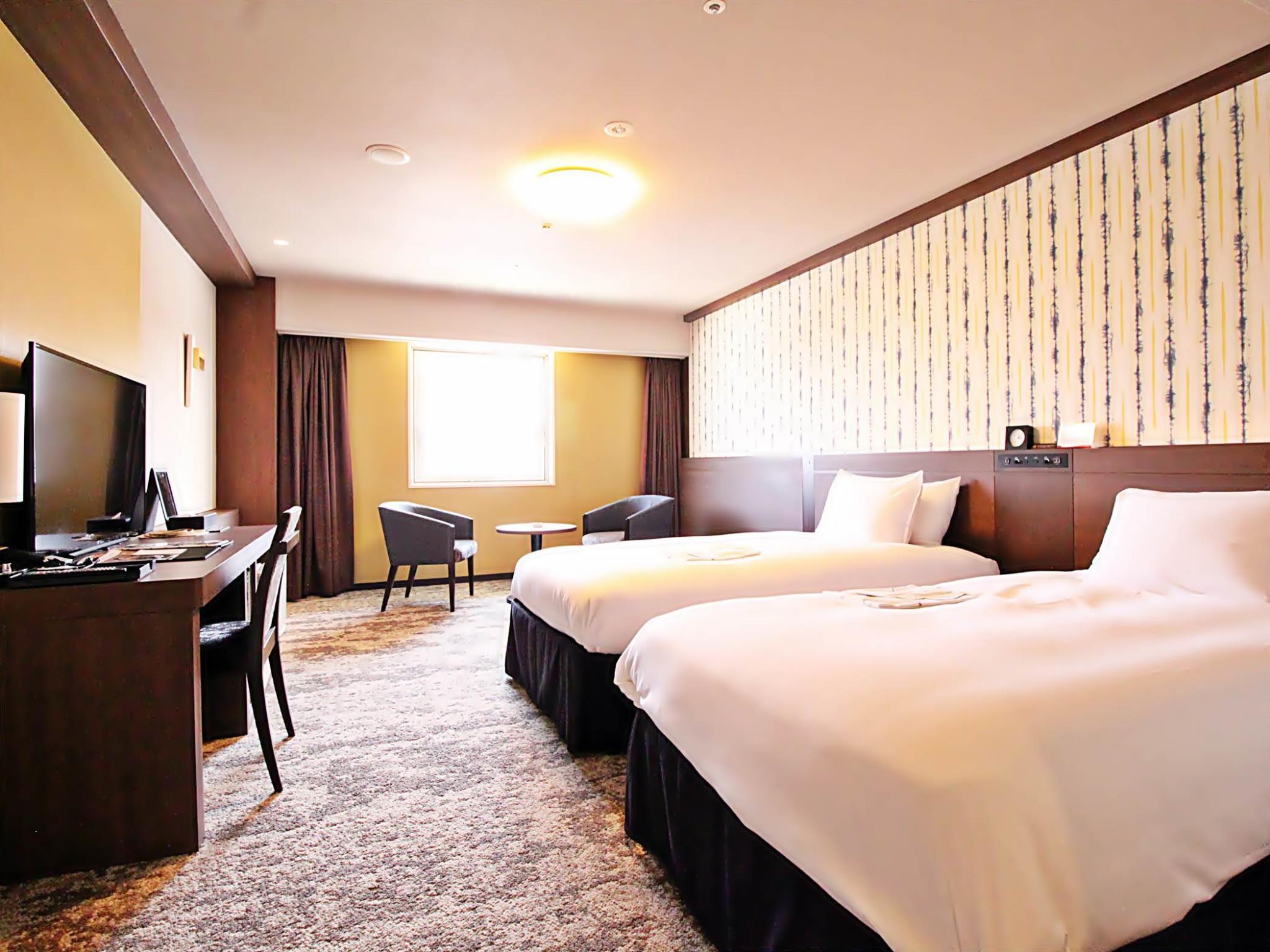 Hollywood, Twin Beds, Smoking