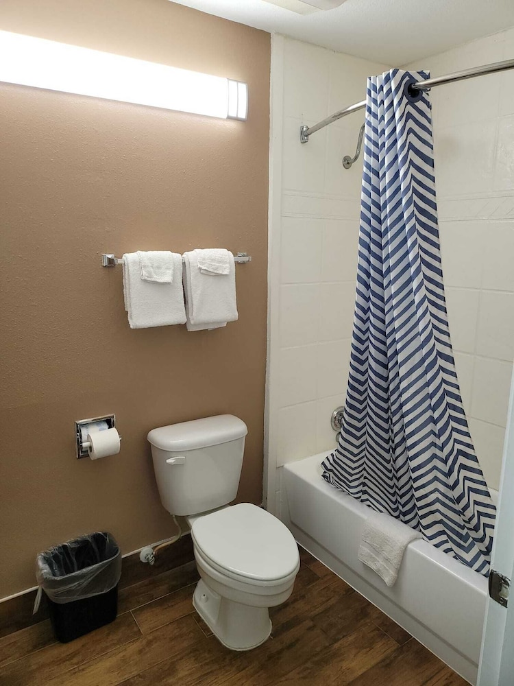 Texas Inn & Suites Raymondville 51/55