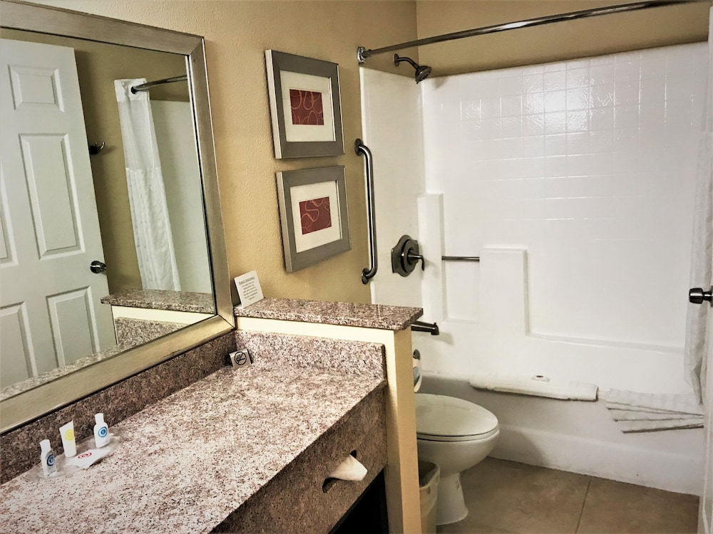 Comfort Inn & Suites Huntington Beach 21/43