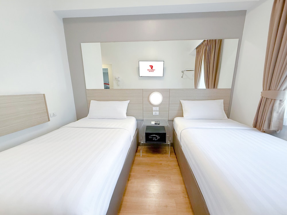 ROOM, TWIN BEDS