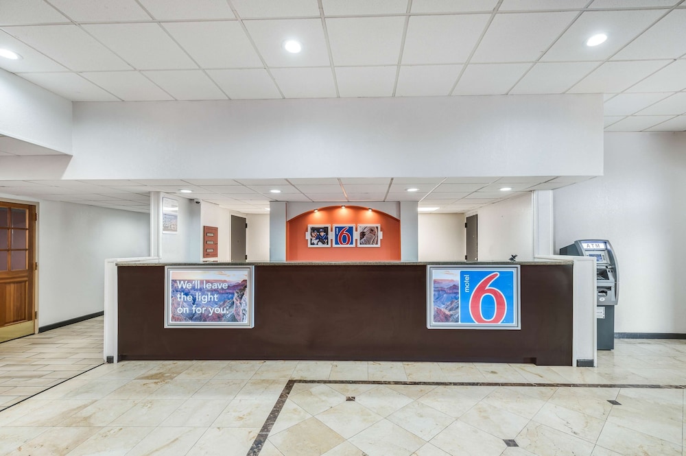 Motel6 Henderson, TX 8/44