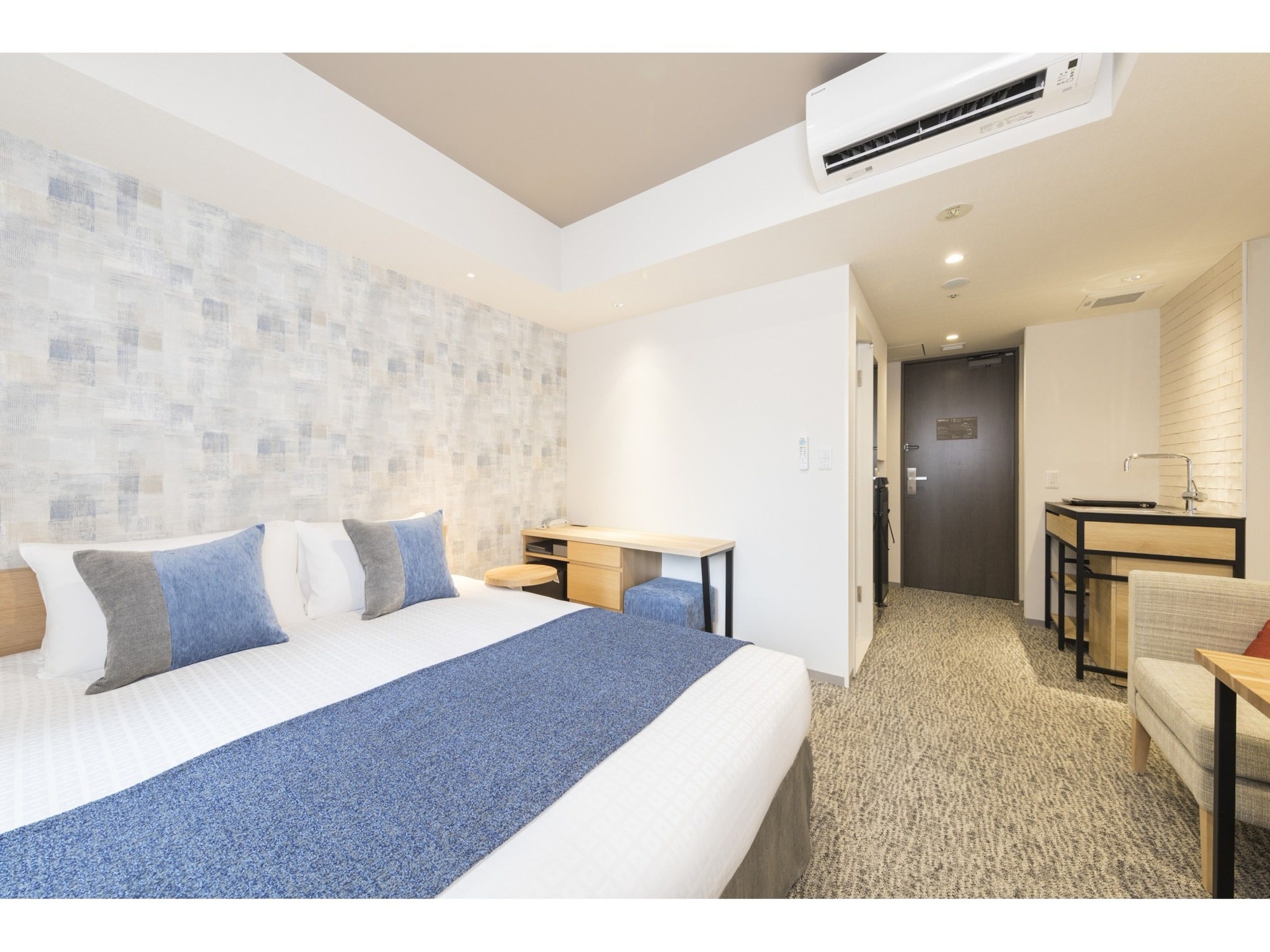 RESIDENTIAL, SINGLE, QUEEN BED
