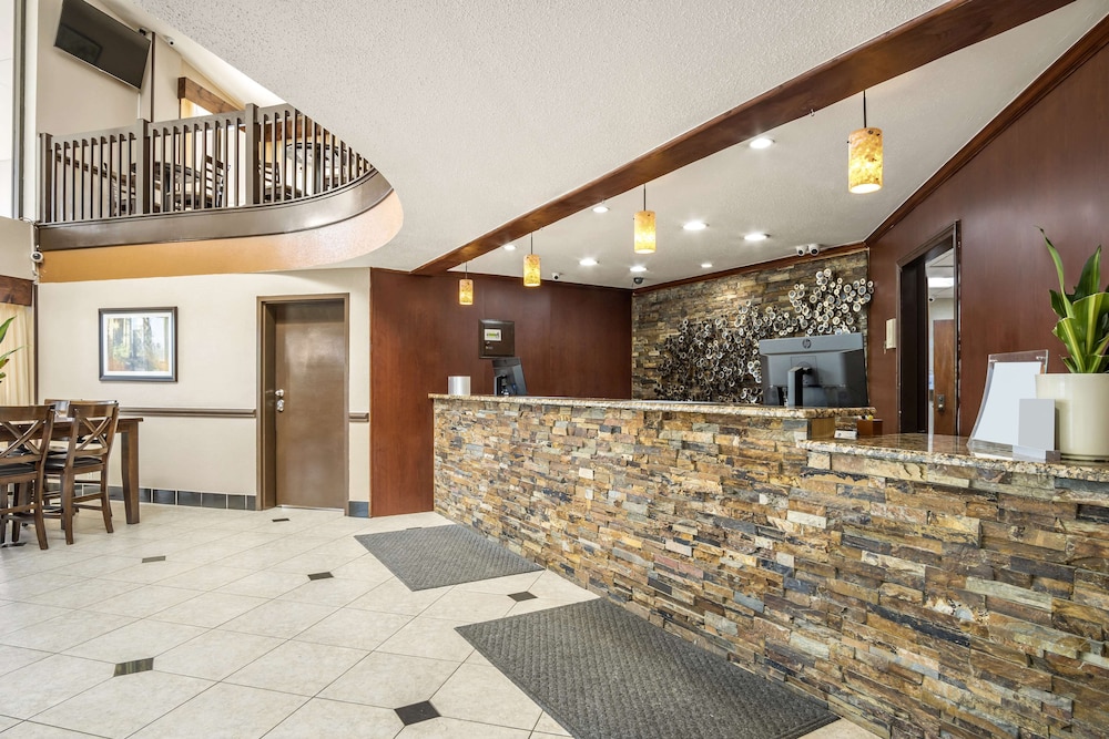 AmericInn by Wyndham Grand Rapids Airport North 11/62