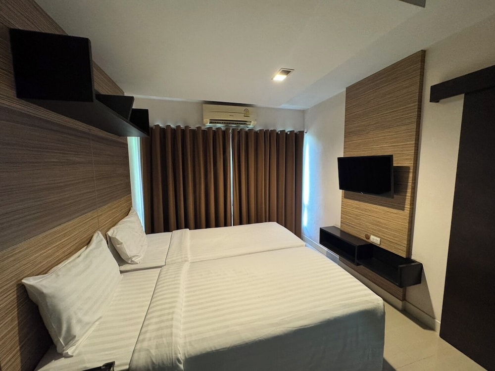 PREMIER, DELUXE, TWIN BEDS