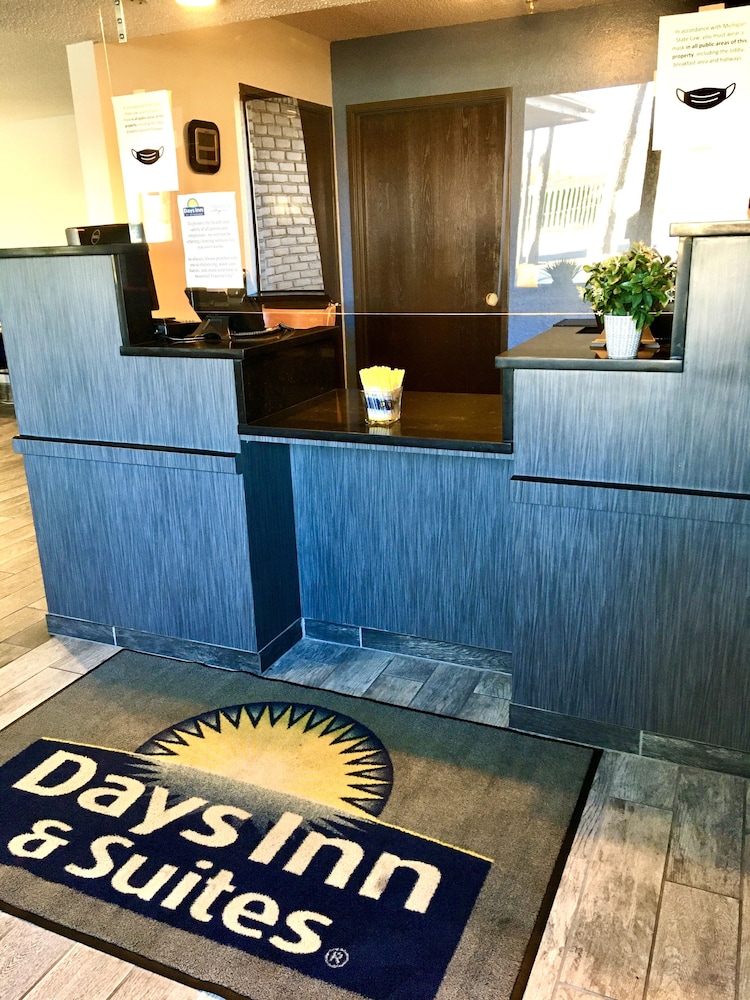 Days Inn Suites By Wyndham Traverse City 4/50