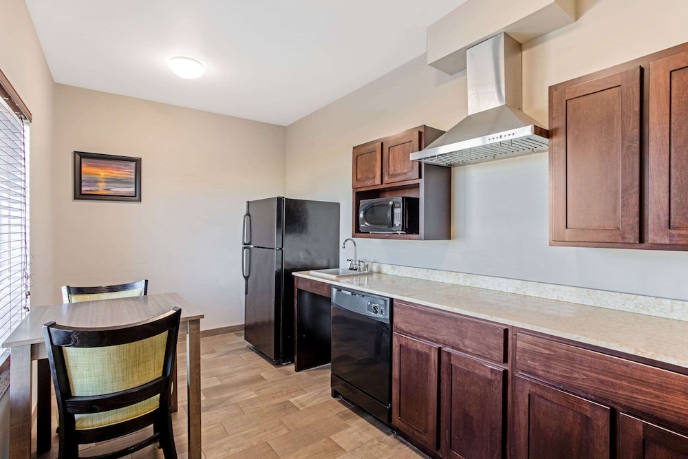 La Quinta Inn Suites Paducah 7/58