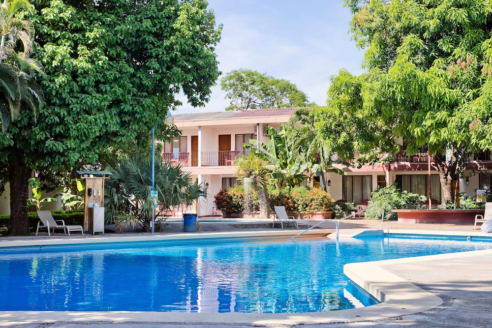 Hotel Boyeros 60/62