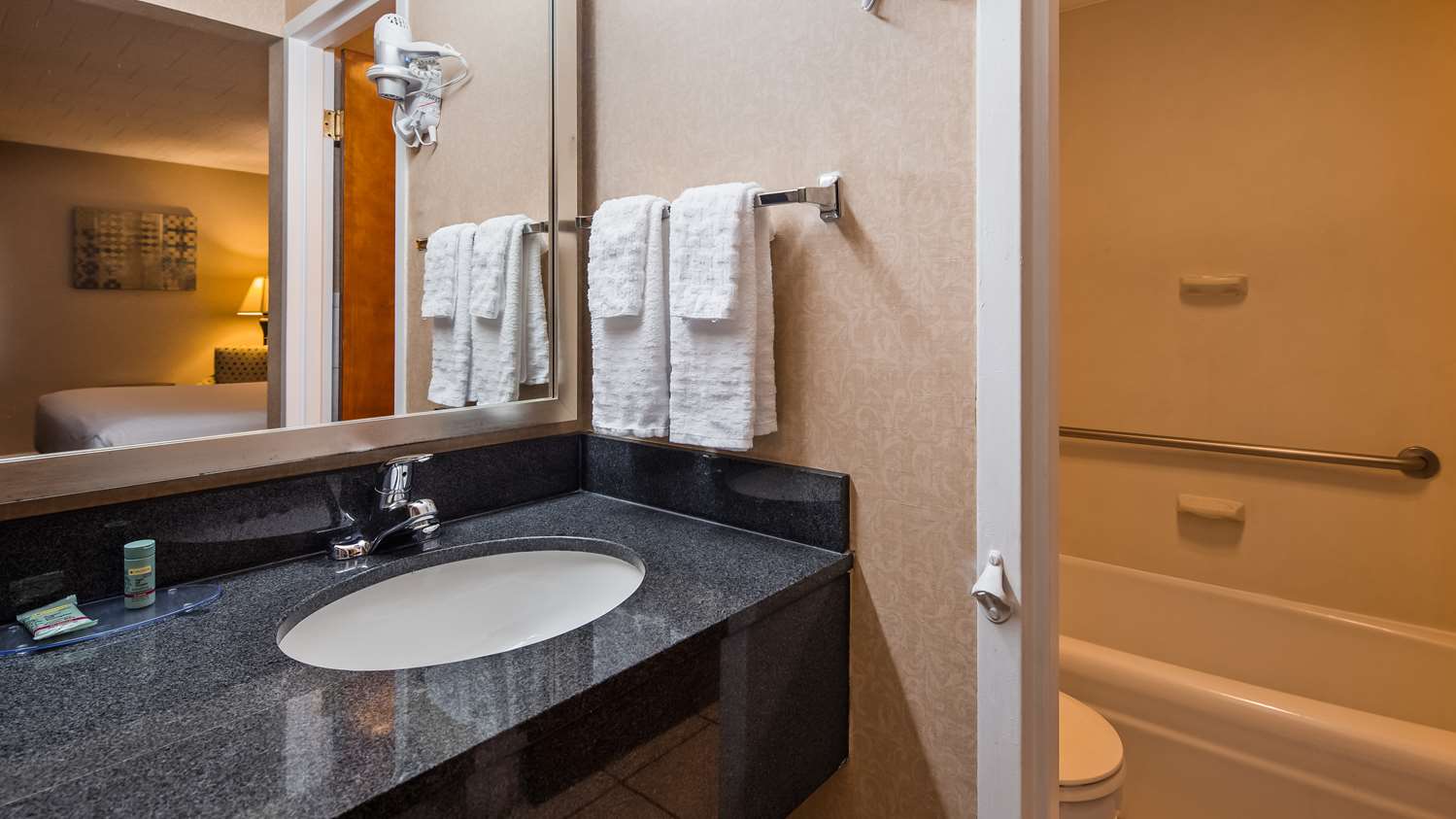 Best Western Woodhaven Inn 43/43
