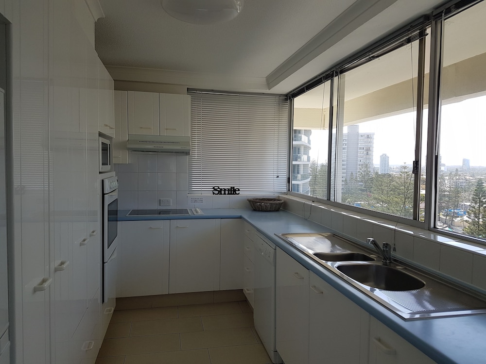 Baronnet Apartments 30/74