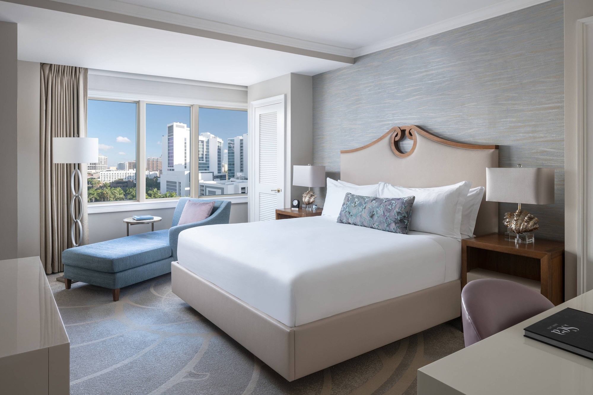 1 Bedroom, Suite, King Bed, Sofa, Balcony