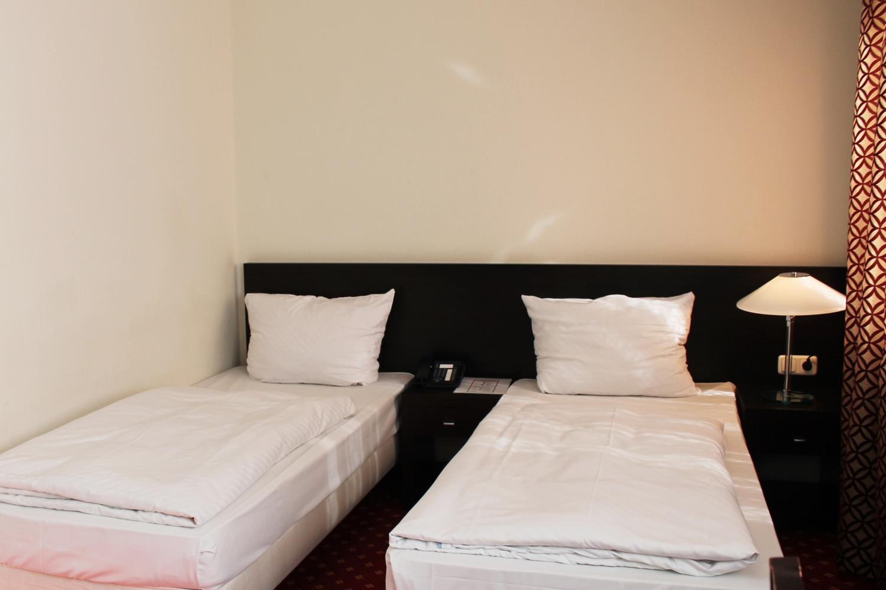 Aariana Hotel 13/43