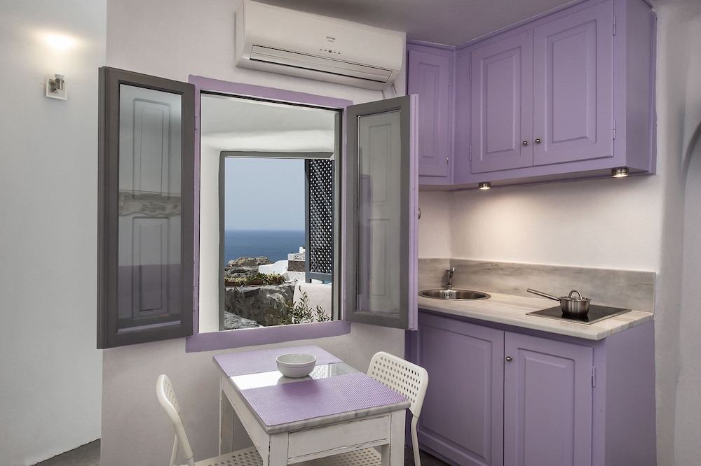 Suite, Queen Bed, Sunset View, Outdoor Jetted Tub, Sofa، Theodora Suites - Adults Only 4/7