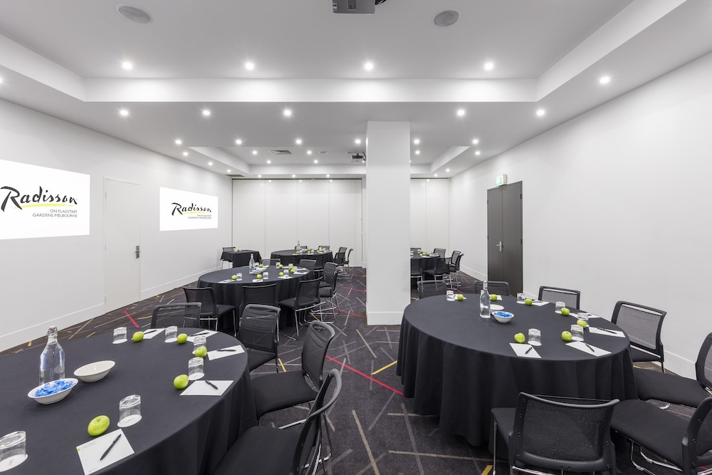 Flagstaff Gardens Hotel 53/65
