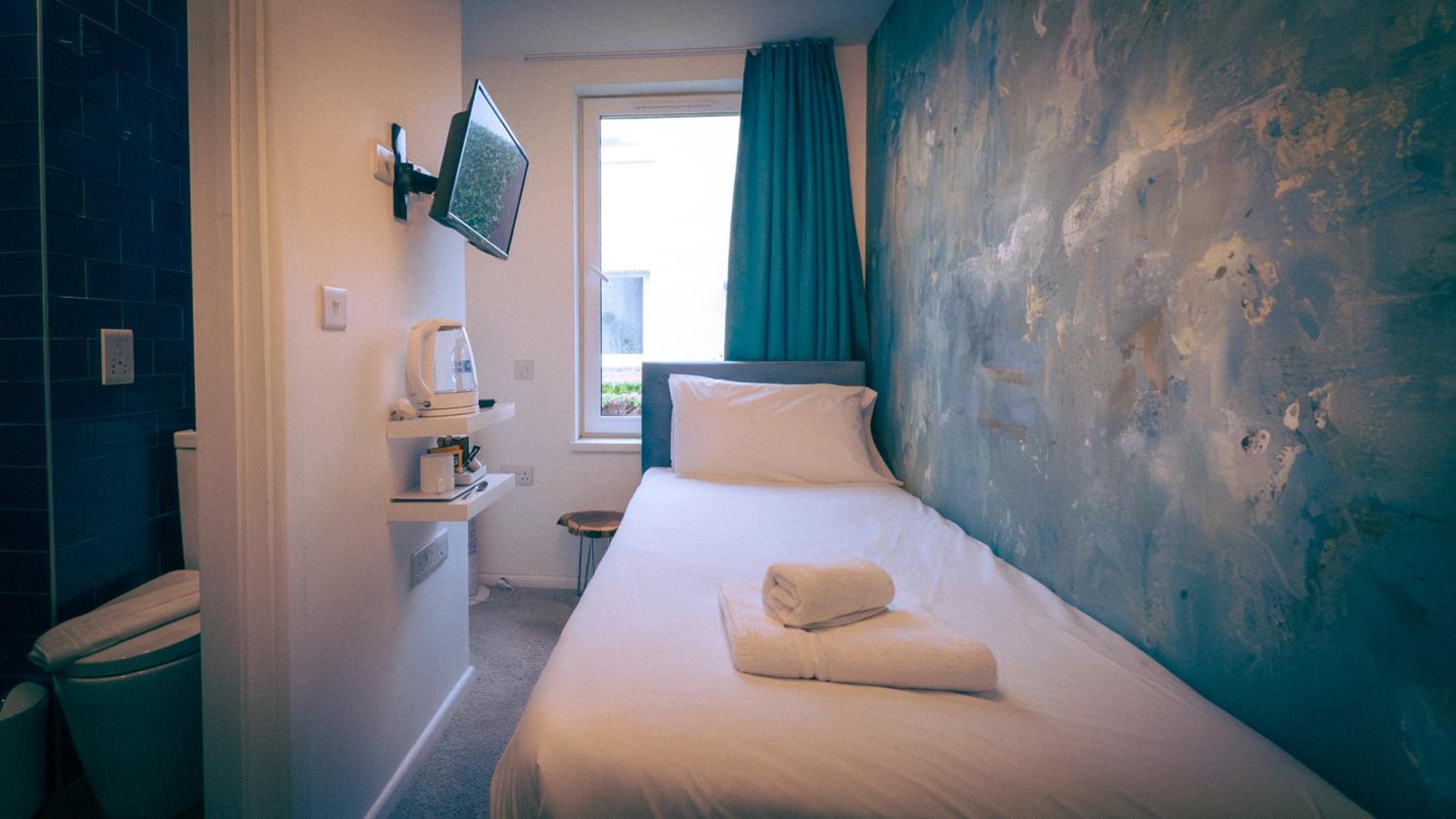 Compact Single Room، OYO Newquay Beach Hotel 2/4