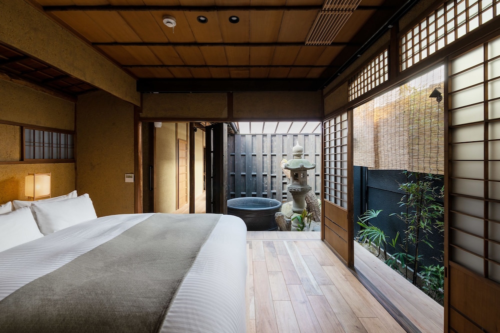LUXURY, KING BED, OUTDOOR BATH