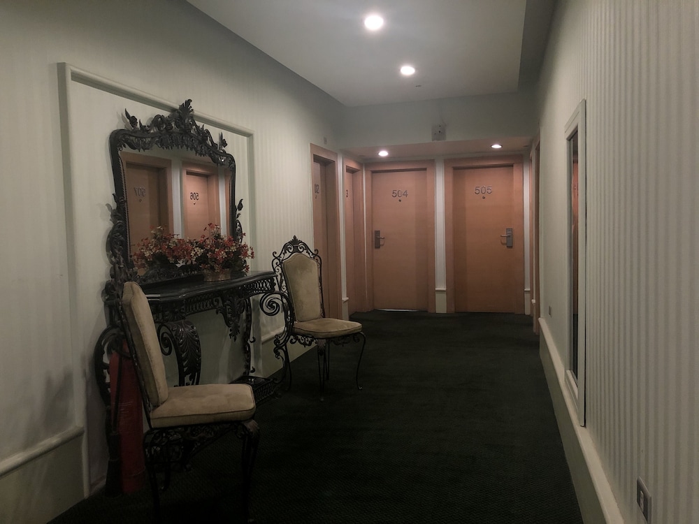 Santana Hotel 40/50