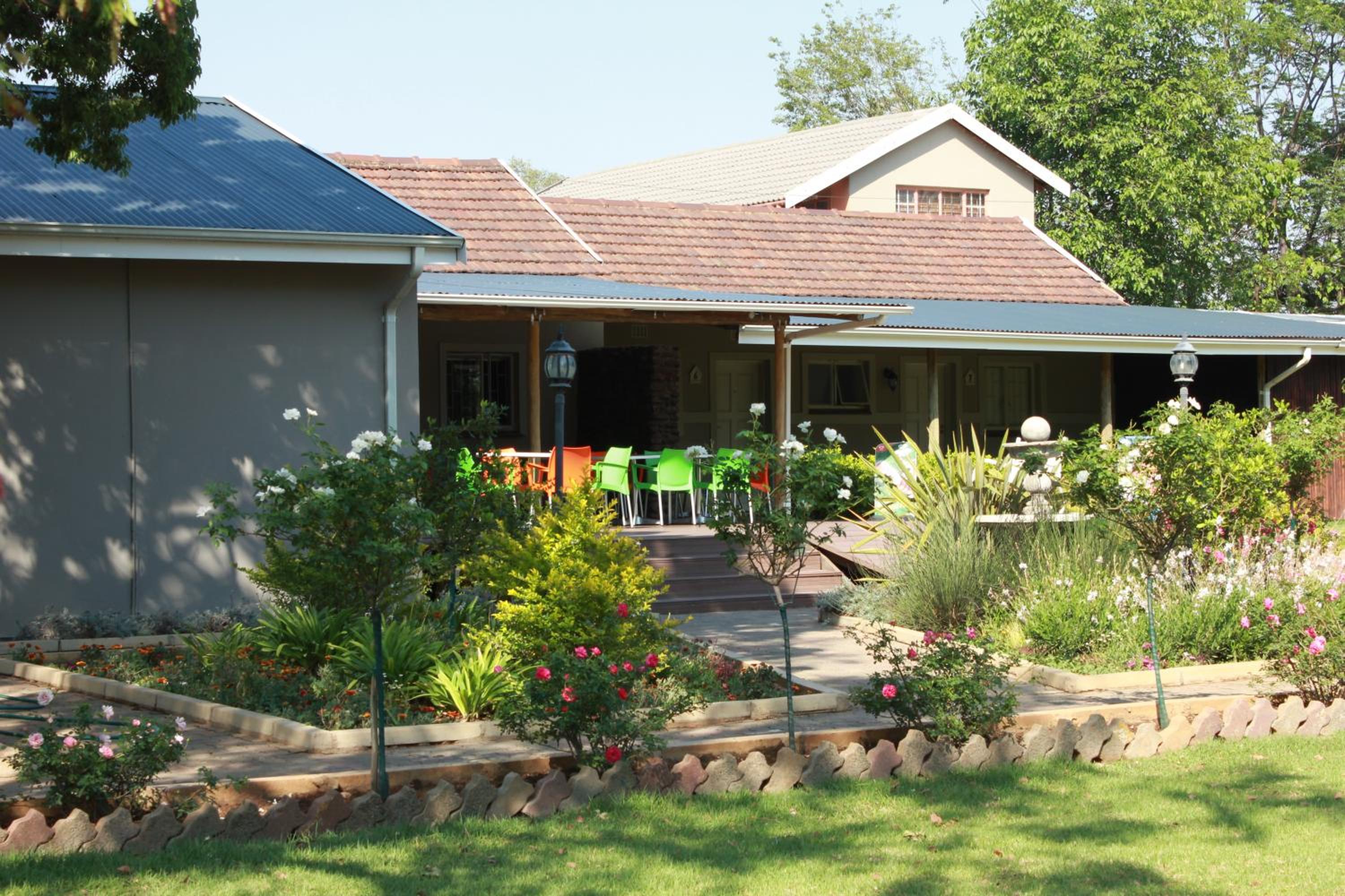 Itumeleng Guest House 1/9