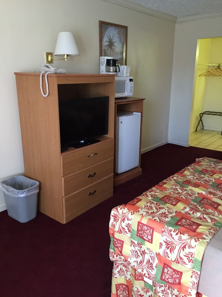 Wildwood Inn Tropical Dome & Theme Suites 20/74