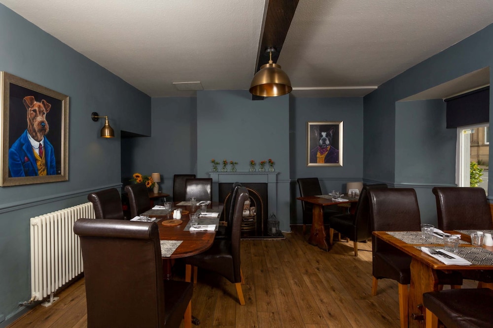 Queens Head Hotel 48/51