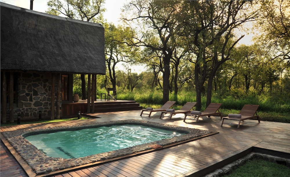 Black Rhino Game Lodge 6/69