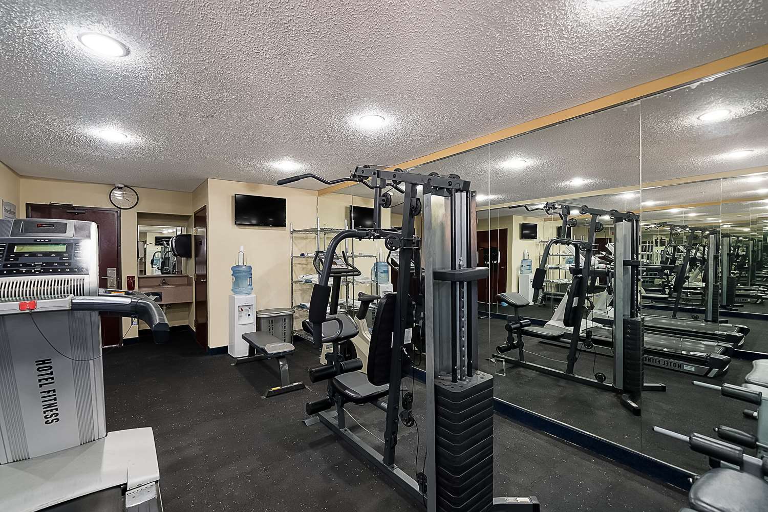 Quality Inn & Suites Irving DFW Airport South 17/34
