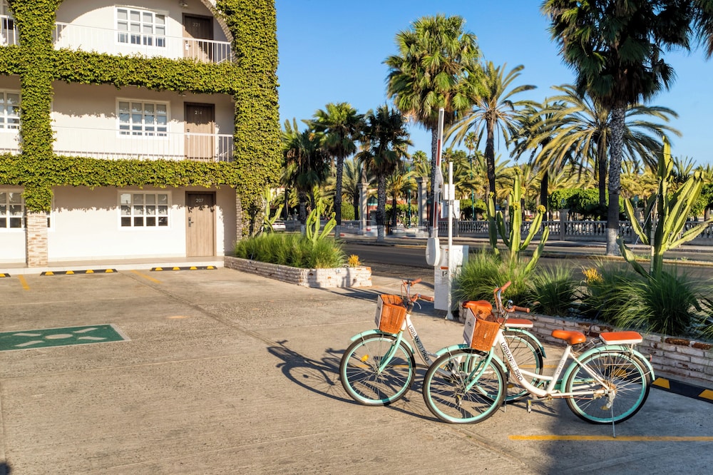 Beach House by Eazy 37/42