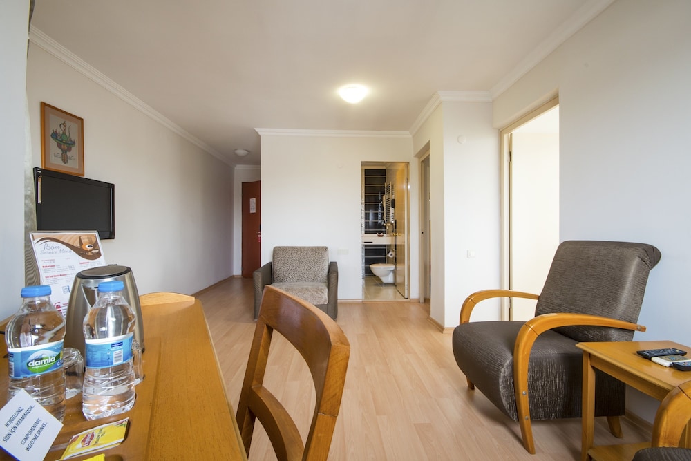 Canak Hotel 31/61
