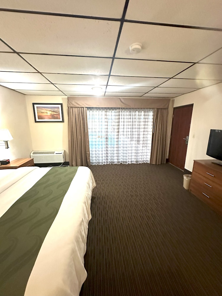 Family, King Bed, Sofa, Jetted Tub