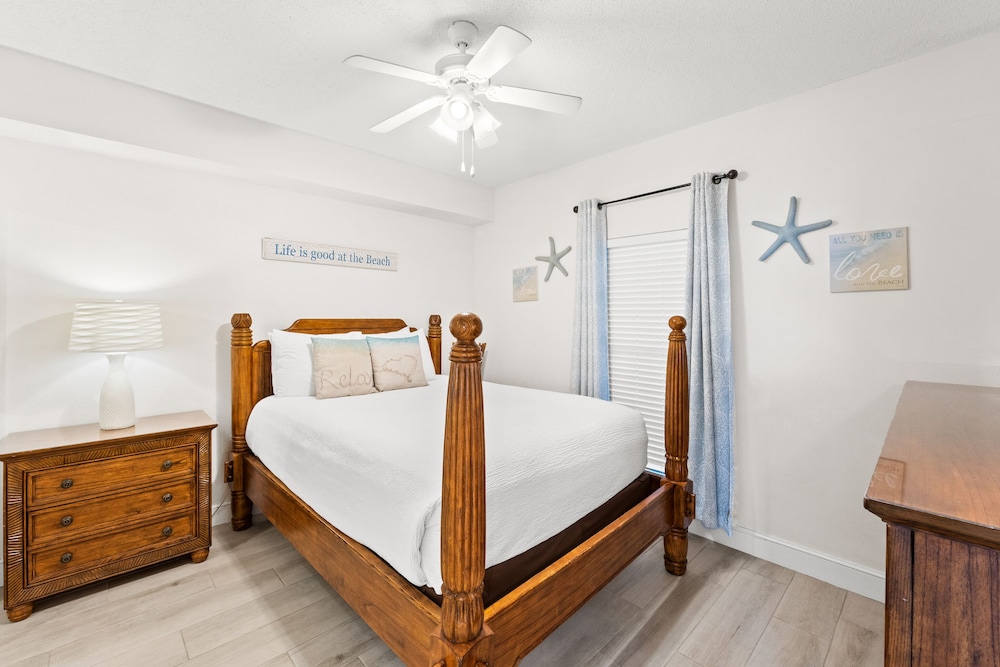 3 BEDROOMS, CONDO, SEA VIEW