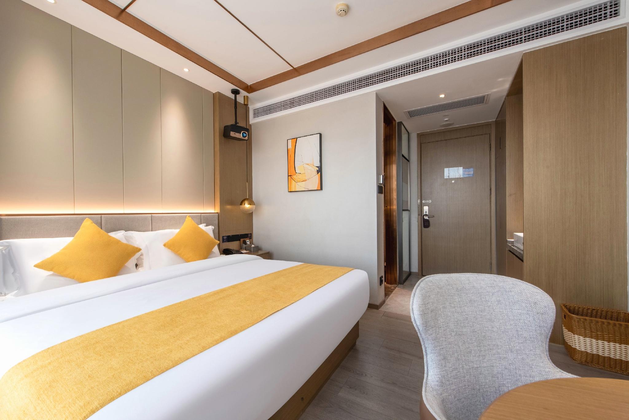 Smart, Feature, Deluxe, Queen Bed
