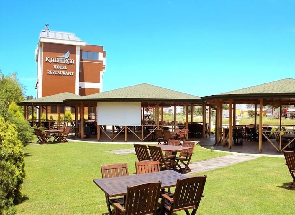 Kadhirga Hotel 24/32