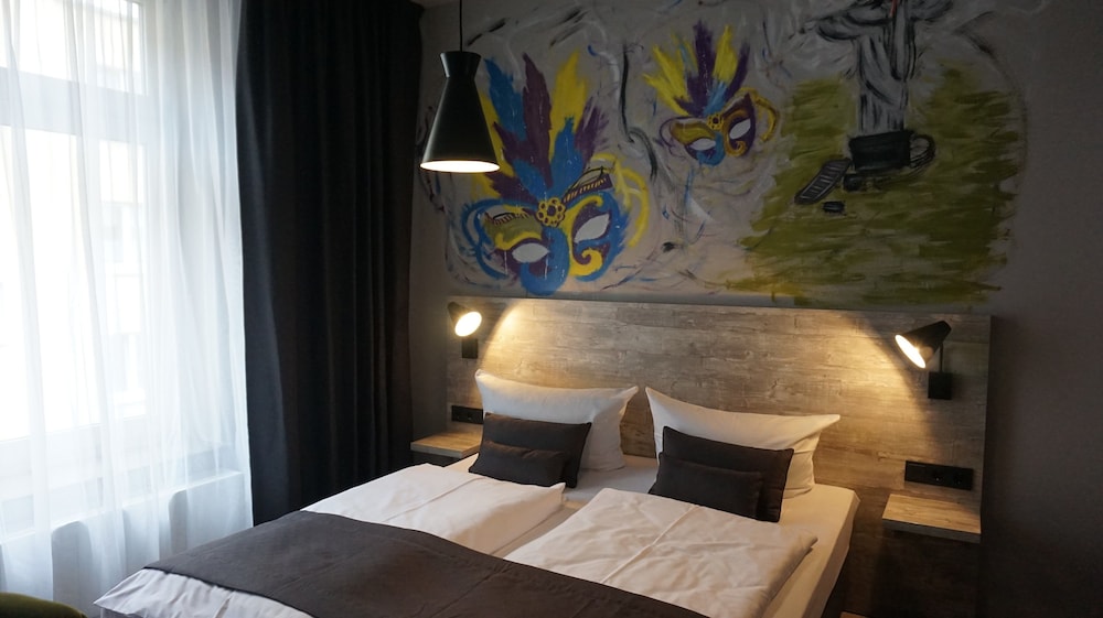 Urban Home Hotel 28/32