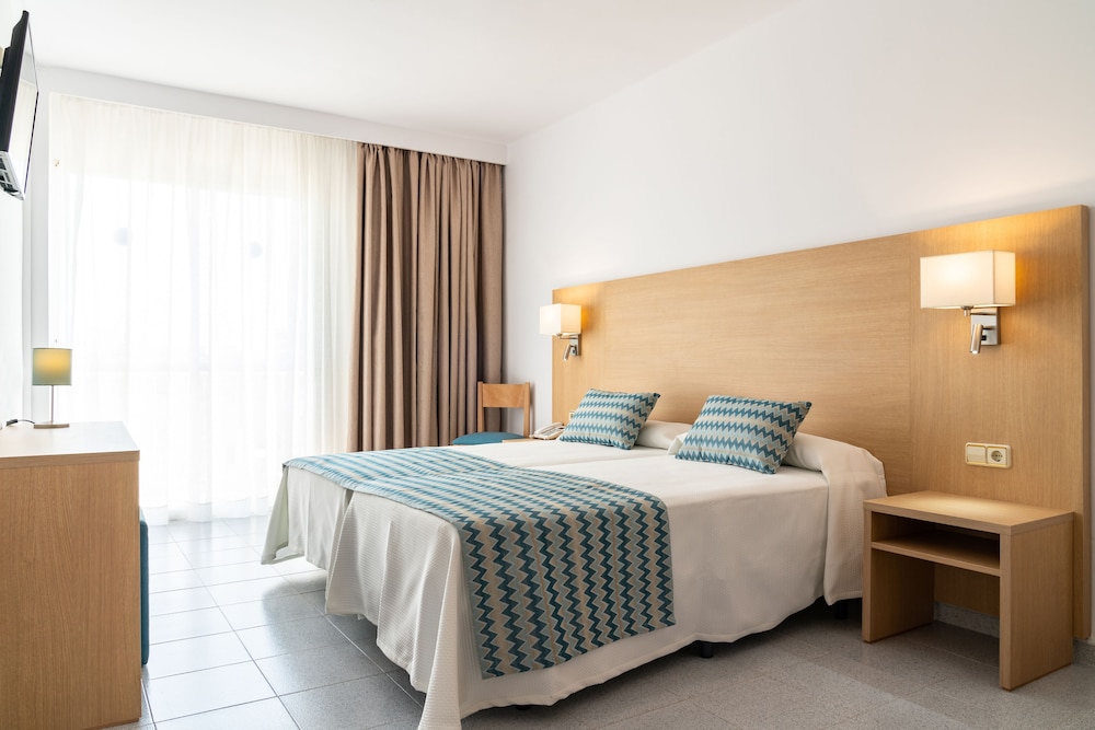 Hotel Riutort 10/28