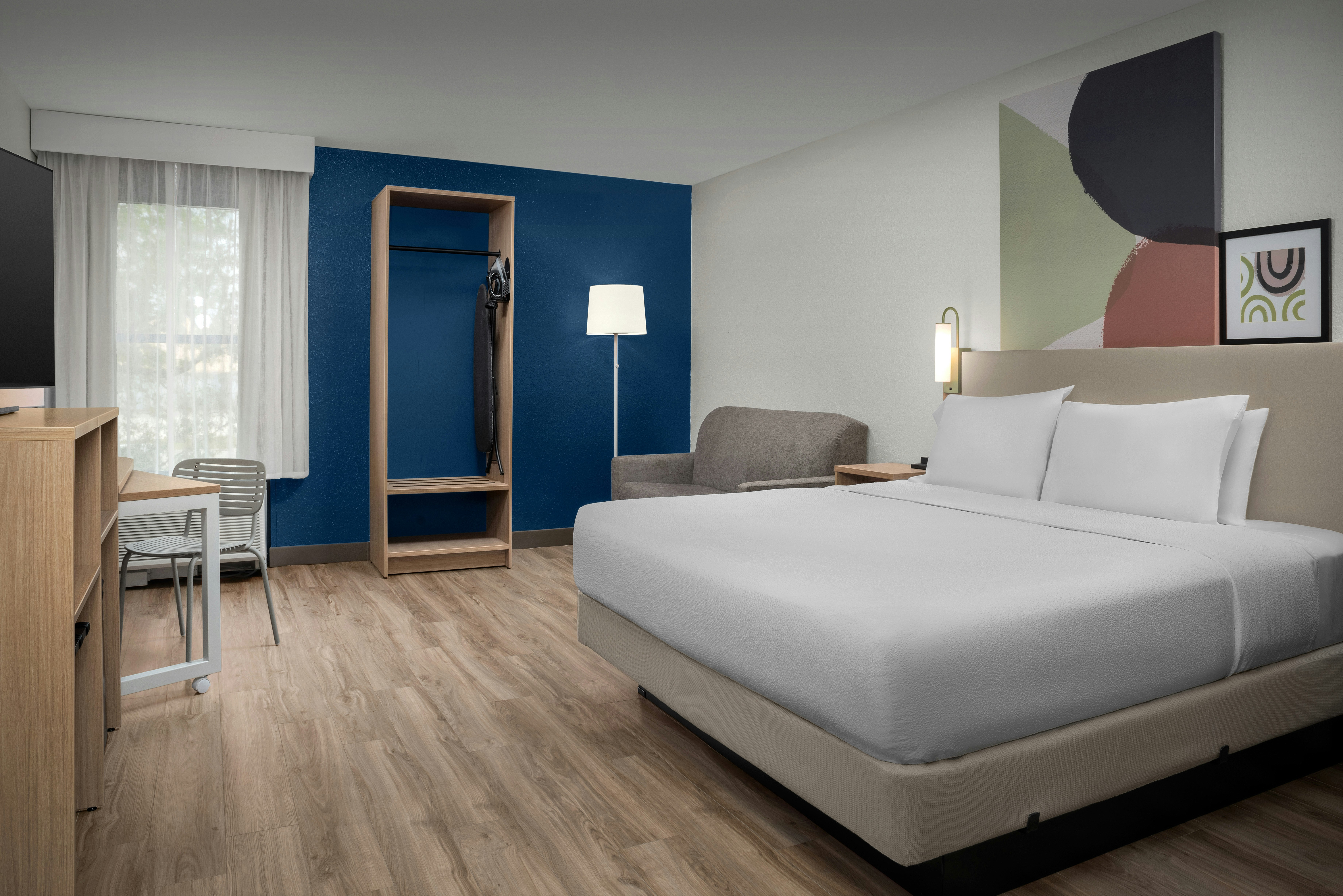 ROOM, KING BED, SOFA