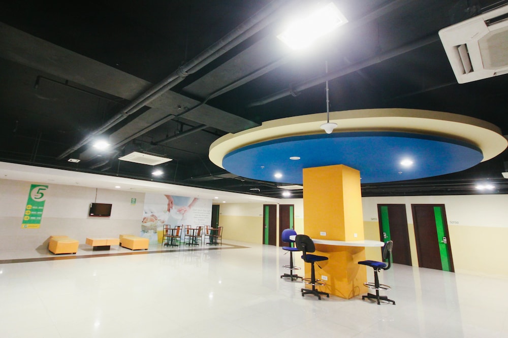 Go Hotels Mandaluyong 30/40