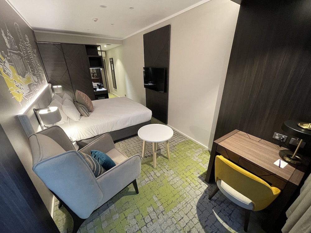 Mercure Auckland Queen Street 49/70